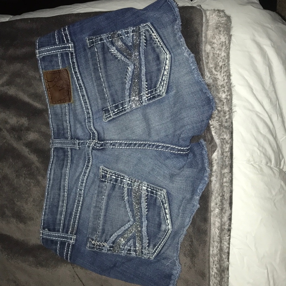 Shorts - Picture 3 of 3